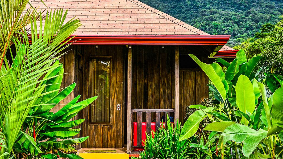 Lomas del Volc?n Hotel |  Isaac Martinez, Lomas del Volcn Hotel / Chamleon