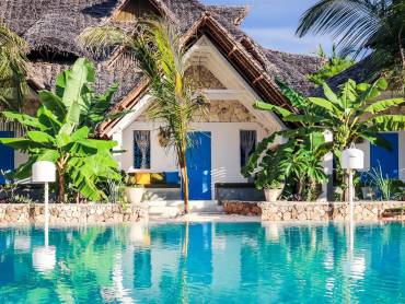 Fun Beach Hotel |  Fun Beach Hotel / Chamleon