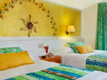 Hotel Racquet  |  Hotel Racquet / Chamleon