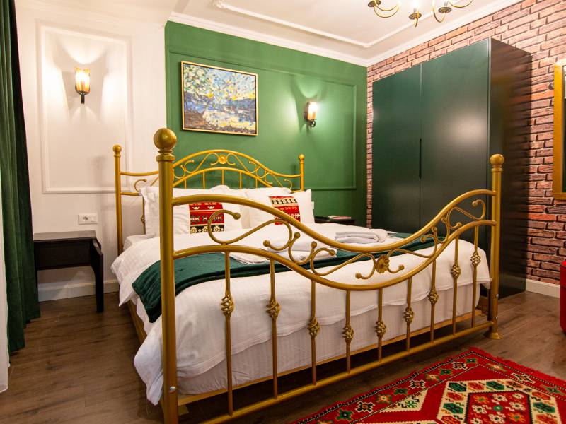 Boutique Hotel Kooperativa | Olger Zace, Boutique Hotel Kooperativa / Chamleon