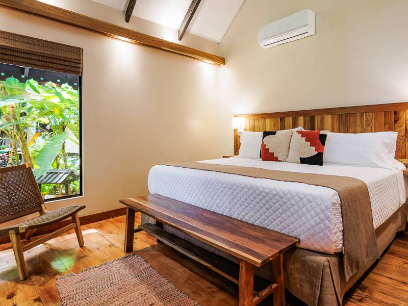 Hotelzimmer mit Klimaanlage |  Gabriel Anta, Almonds and Corals / Chamleon