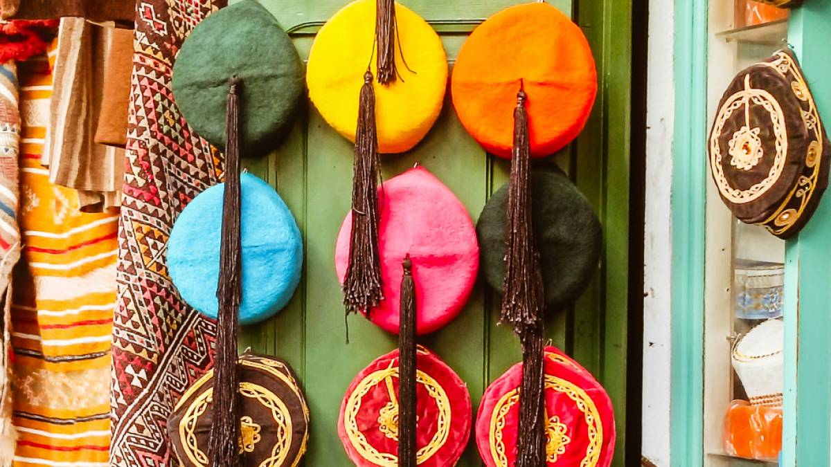 Traditionelle Chechia Hüte | © Chermiti Mohamed, Unsplash / Chamäleon Traditionelle Chechia Hüte | © Chermiti Mohamed, Unsplash / Chamäleon