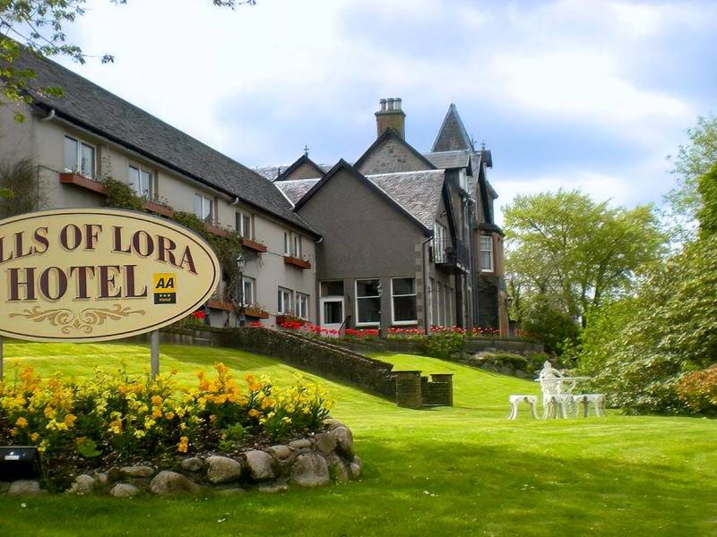 Falls of Lora Hotel |  Falls of Lora Hotel / Chamleon