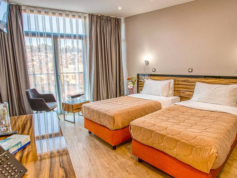 Hotel Nova Riviera |  Gjole Naumovski, Hotel Nova Riviera / Chamleon
