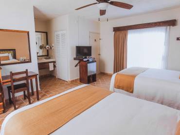 Petit Lafitte Beach Front Hotel & Bungalows |  Petit Lafitte Beach Front Hotel & Bungalows / Chamleon