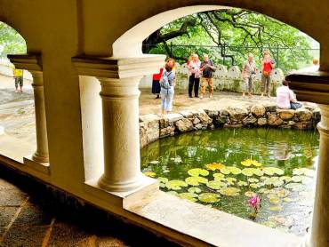 Ausblick in der Tempelanlage Dambulla |  Udaya Wijesoma / Chamleon