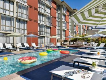 Hotel Caza Fishermans Wharf |  Hotel Caza Fishermans Wharf / Chamleon