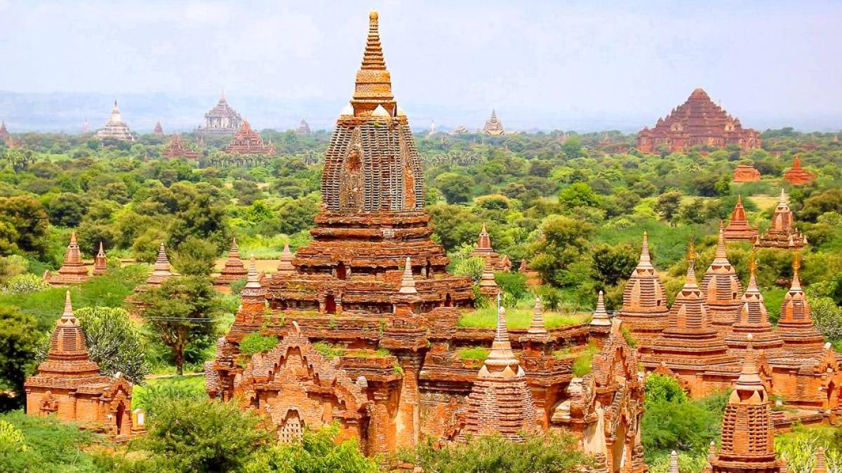 Etwa 2000 Stupas, Tempel und Pagoden in Bagan | © Julia Pflug / Chamäleon Etwa 2000 Stupas, Tempel und Pagoden in Bagan | © Julia Pflug / Chamäleon