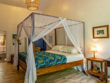 Mount Meru Game Lodge |  Paul Joynson-Hicks, Mount Meru Game Lodge / Chamleon