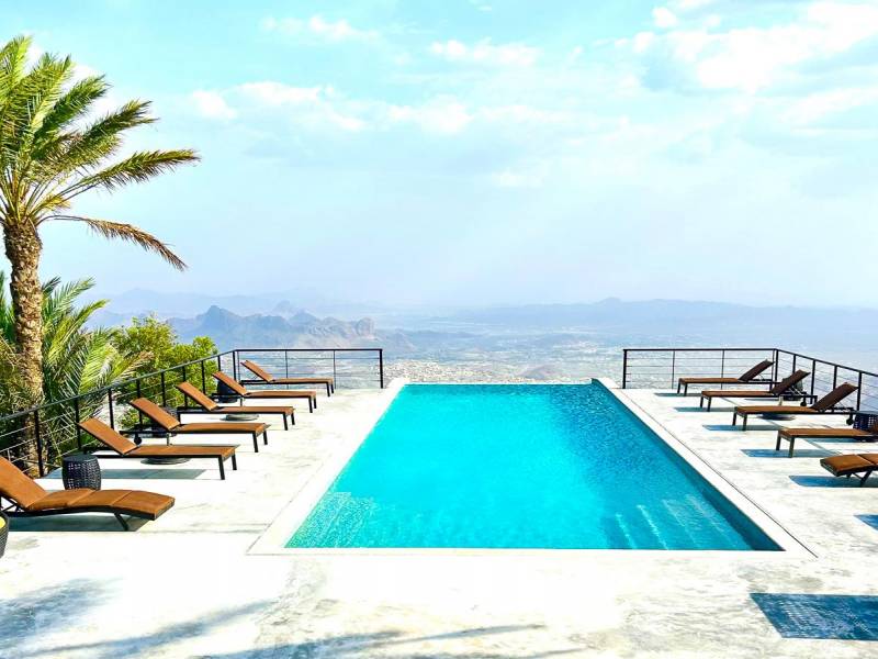 The View: Swimmingpool bei Tag |  The View / Chamleon