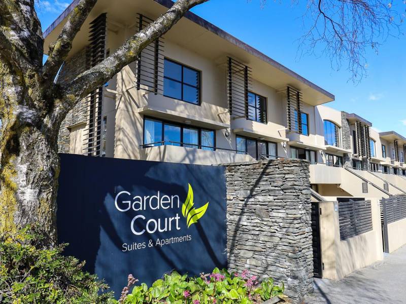 Garden Court Suites and Apartments |  Garden Court Suites and Apartments / Chamleon