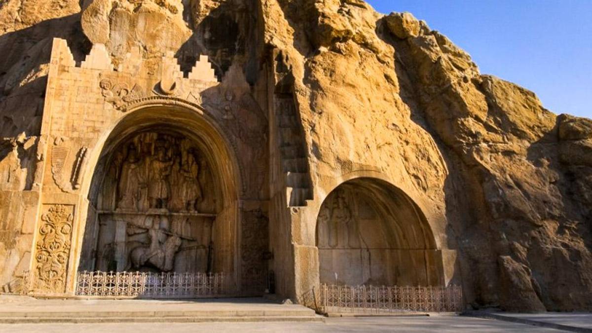 Felsgrotten mit Flachreliefs von Taq-e Bostan | © Iran Doostan Tours / Chamäleon Felsgrotten mit Flachreliefs von Taq-e Bostan | © Iran Doostan Tours / Chamäleon