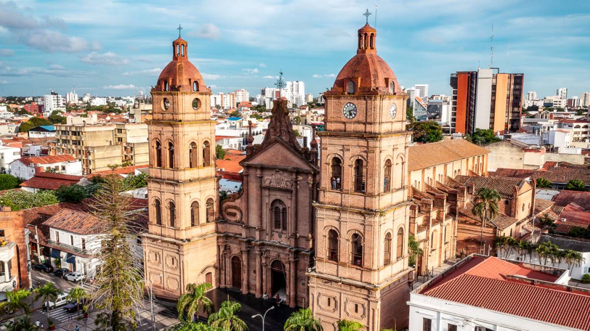 Kathedrale in Santa Cruz | © Lukas Bischoff, iStockphoto.com / Chamäleon Kathedrale in Santa Cruz | © Lukas Bischoff, iStockphoto.com / Chamäleon