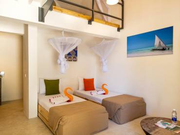 Fun Beach Hotel |  Fun Beach Hotel / Chamleon