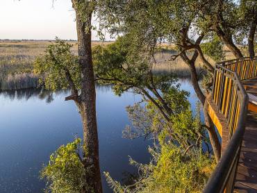 Terrasse |  Namushasha River Lodge / Chamleon