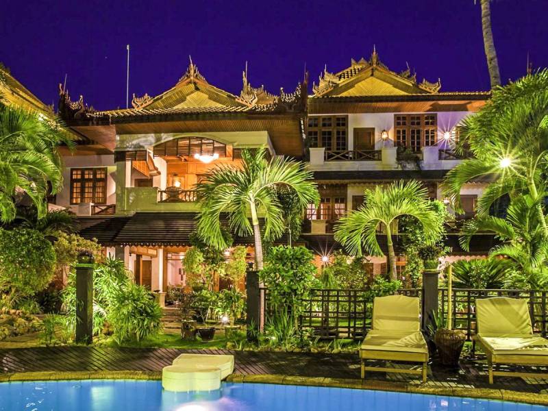 Hotel by the Red Canal |  Hotel by the Red Canal / Chamleon