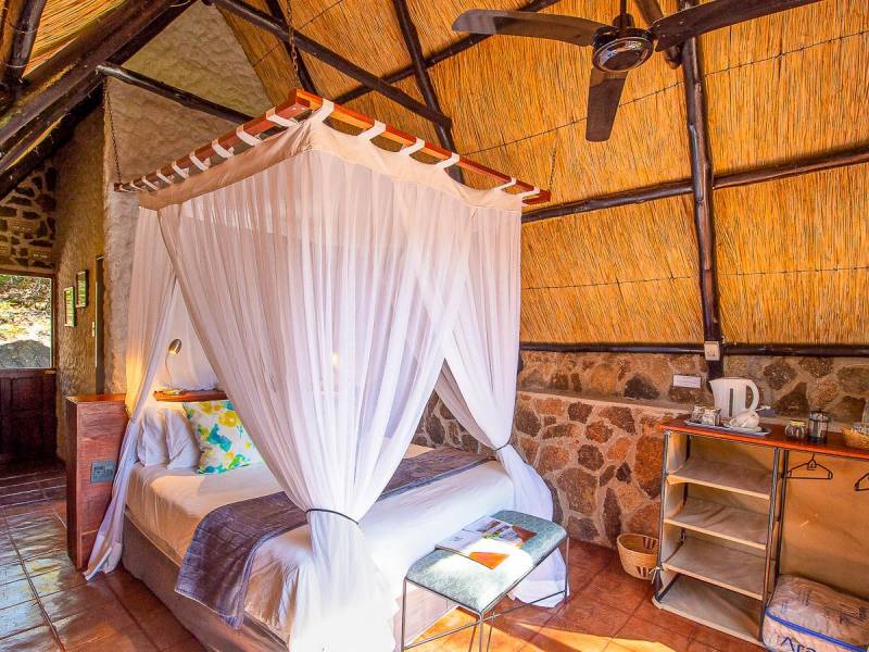Big Cave Lodge |  Bruce Taylor, Big Cave Lodge / Chamleon