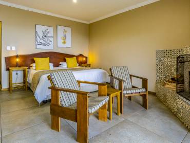 Misty Mountain |  Derek Fourie-Lipman, Misty Mountain / Chamleon