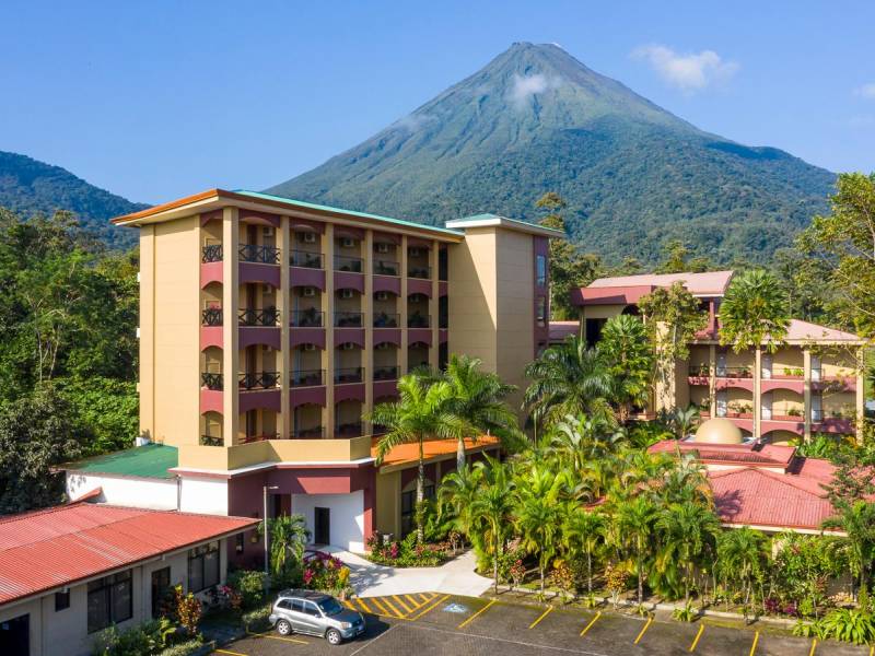 Hotel Magic Mountain |  Julian Trejos, Hotel Magic Mountain  / Chamleon