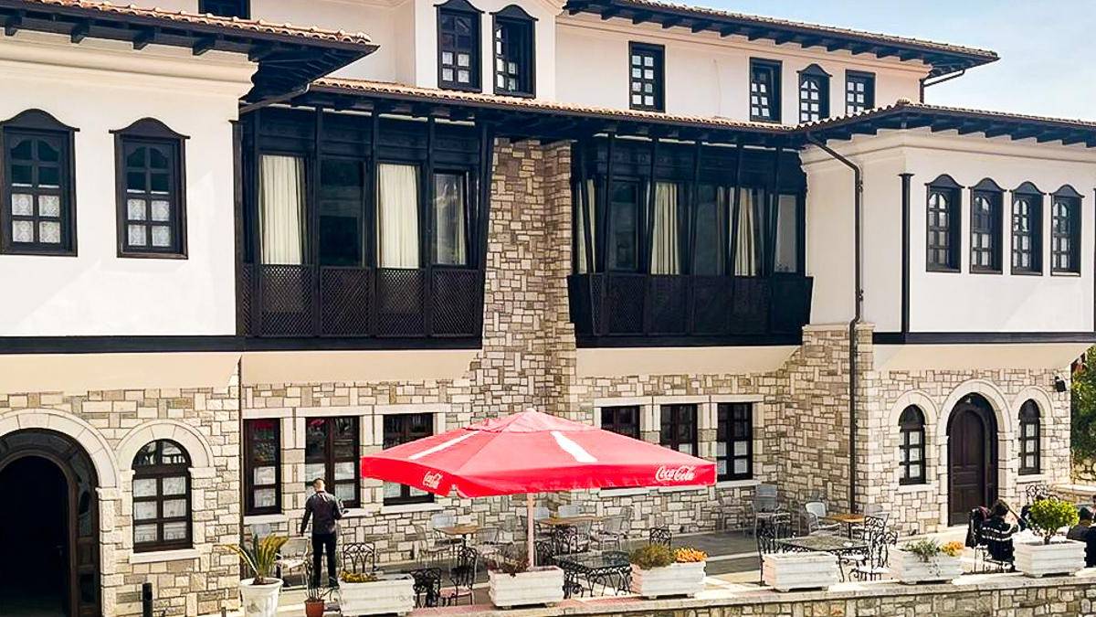 Hotel Onufri |  Hotel Onufri / Chamleon
