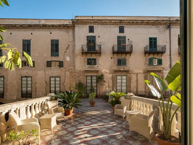 Grand Hotel Piazza Borsa |  Grand Hotel Piazza Borsa / Chamleon