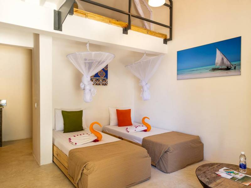 Fun Beach Hotel |  Fun Beach Hotel / Chamleon