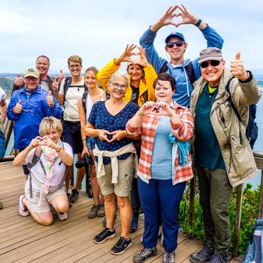 Reisegruppe an Aussichtspunkt |  Chamleon