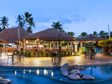 Outrigger Fiji Beach Resort  |  Outrigger Fiji Beach Resort / Chamleon