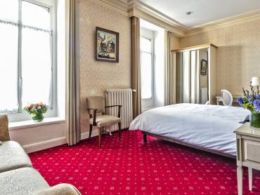 France er Chateaubriand in Saint Malo |  France er Chateaubriand / Chamleon