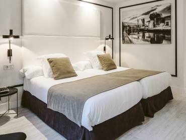 Hotelzimmer |  Alejandro Bergado, Hotel Abando / Chamleon