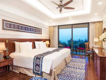 Silk Path Grand Sapa Resort & Spa |  Silk Path Grand Sapa Resort & Spa / Chamleon