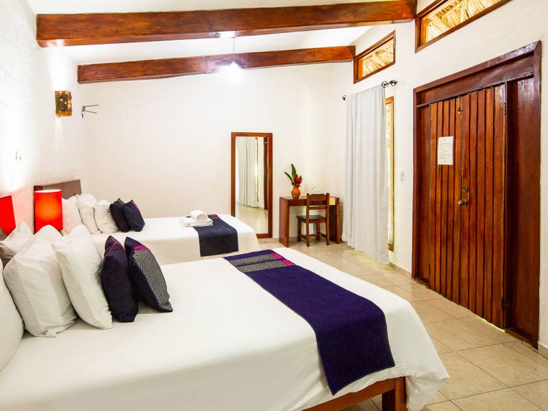 Hotelzimmer |  Carlos Cameras , Aldea del Halach Huinic / Chamleon
