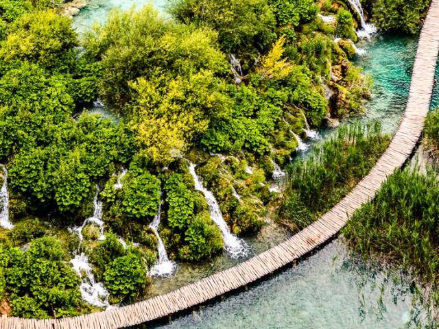 Holzsteg durch die Plitvicer Seen |  Dongchan Park, Pixabay / Chamleon