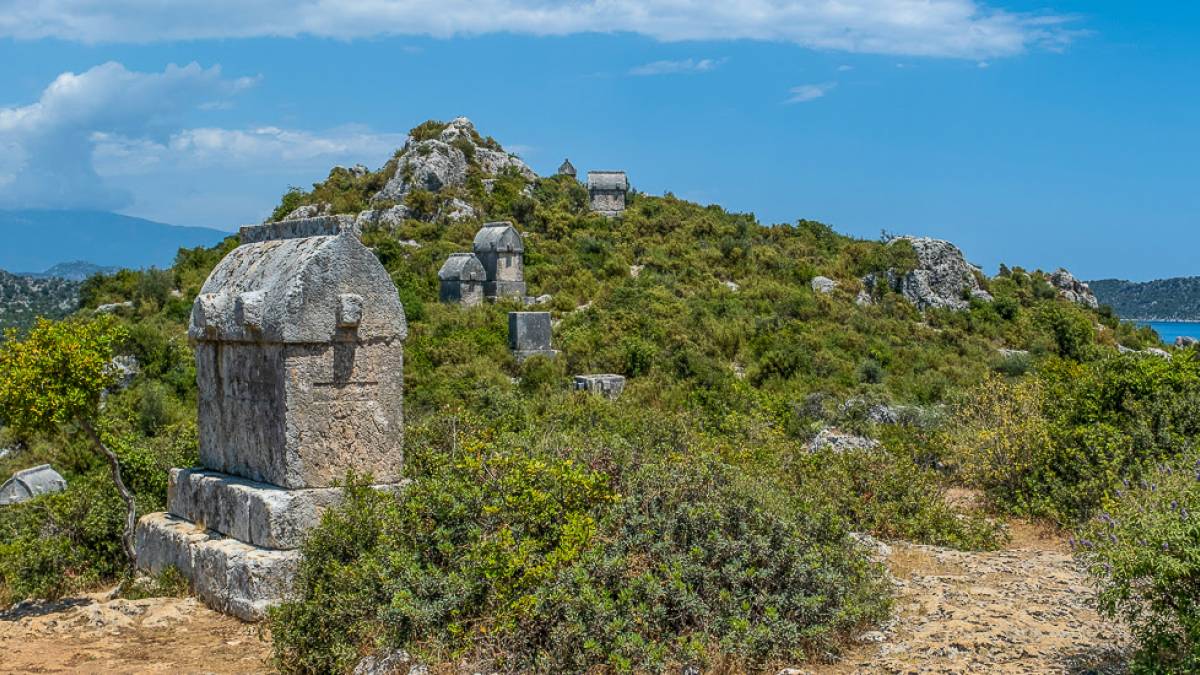 Ruinen auf der Insel Tersane | © Mehmet Talha, Unsplash / Chamäelon Ruinen auf der Insel Tersane | © Mehmet Talha, Unsplash / Chamäelon