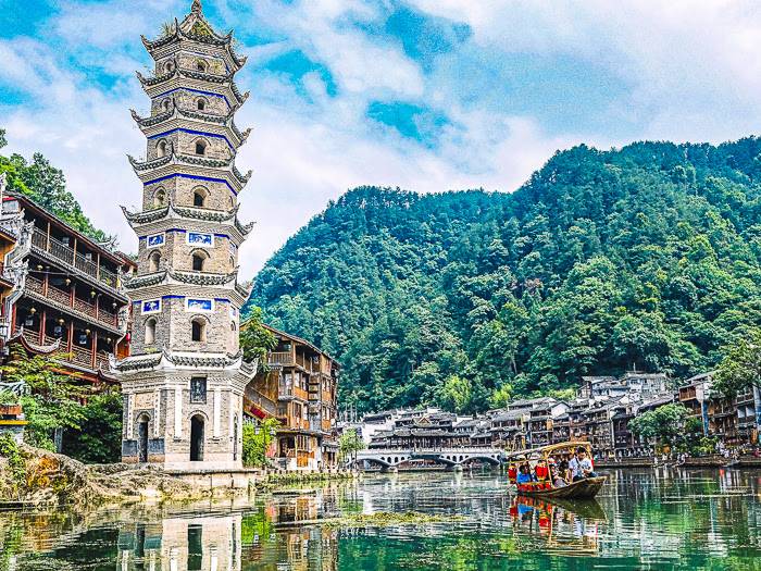 Phnixstadt Fenghuang |  Kiran Pham, Pixabay / Chamleon