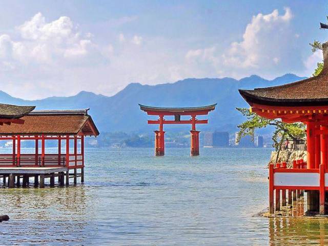 Itsukushima-Schrein auf der Insel Miyajima |  FVA Japan / Chamleon