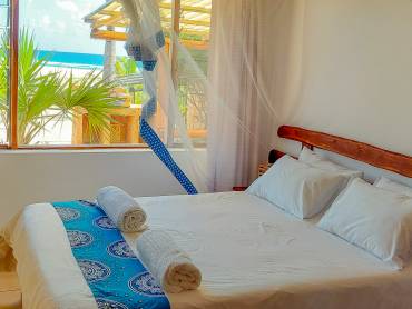 Bay View Lodge |  Bay View Lodge / Chamleon