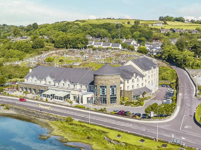 Aussenansicht |  Celtic Ross Hotel / Chamleon
