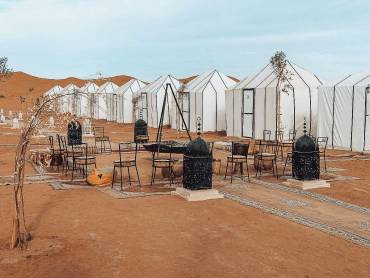 Aussenansicht |  Azawad Luxury Camp / Chamleon