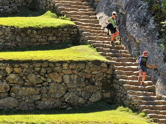 Steile Treppe in der Inkastadt |  Walter Silvera, Inkaland Tours / Chamleon