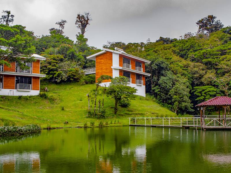 Aussenansicht |  Lexo Salazar, Burbi Lake Lodge Monteverde / Chamleon