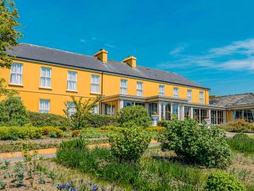 Auenansicht |  Eamon Ward, Sheedys Country House Hotel / Chamleon