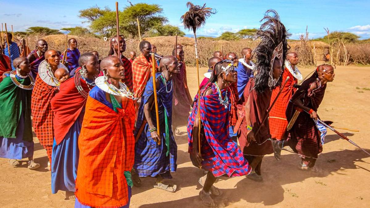 Stolze Massai-Gruppe | © Leonard Lehne / Chamäleon Stolze Massai-Gruppe | © Leonard Lehne / Chamäleon