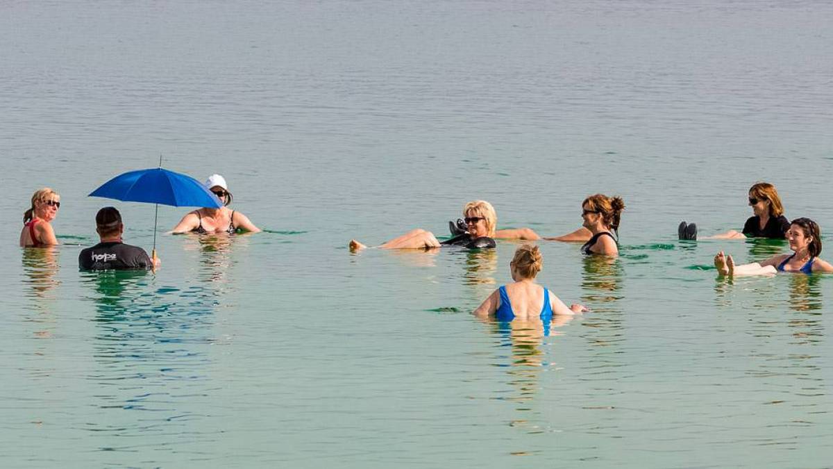 Baden im Toten Meer | © Itamar Grinberg, FVA Israel / Chamäleon Baden im Toten Meer | © Itamar Grinberg, FVA Israel / Chamäleon