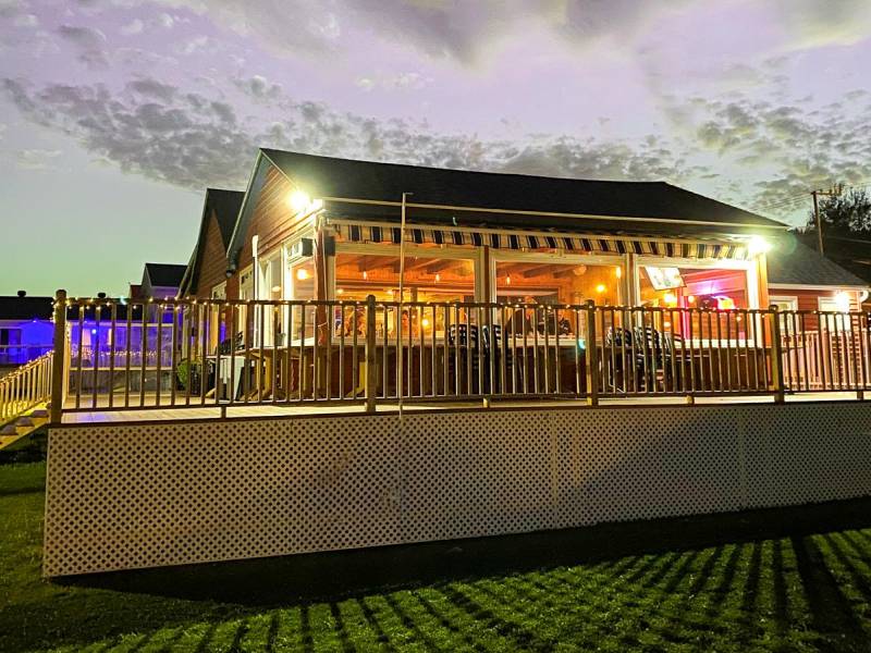 Hotel Fleurs de Lys |  Hotel Fleurs de Lys / Chamleon