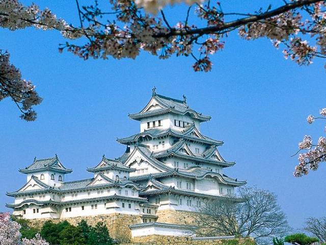 Blick zur Burg Shirasagi-jo in Himeji, Honshu |  Huber Images / Chamleon