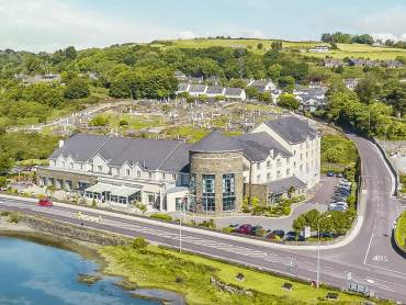 Aussenansicht |  Celtic Ross Hotel / Chamleon