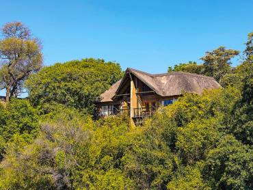 Aussenansicht |  Namushasha River Lodge / Chamleon