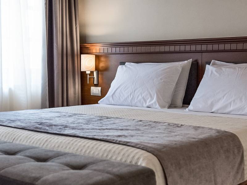 Hotelzimmer |  Lazaros Giotis, Hotel Argjito / Chamleon