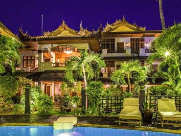 Hotel by the Red Canal |  Hotel by the Red Canal / Chamleon